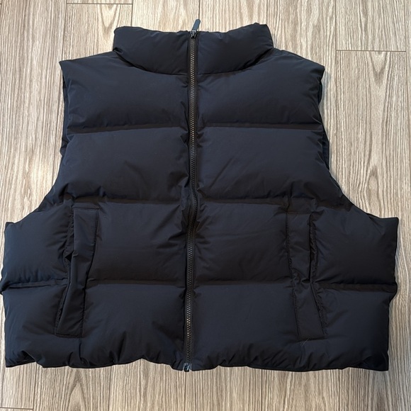 Nuuds Cropped Puffer Vest - Picture 5 of 13